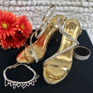 ⭐️NWOT Qupid Gold Open Toe Strapped Heels